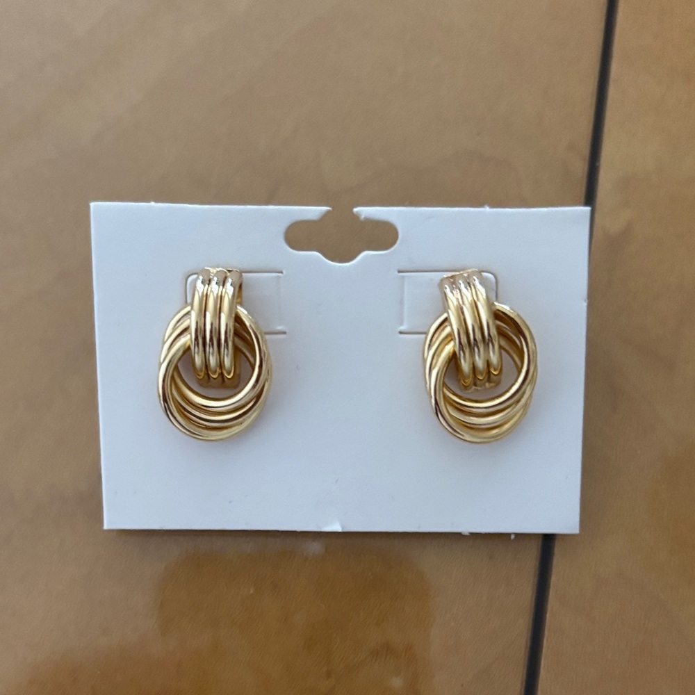 Elegant Gold-Tone Hoop Earrings
